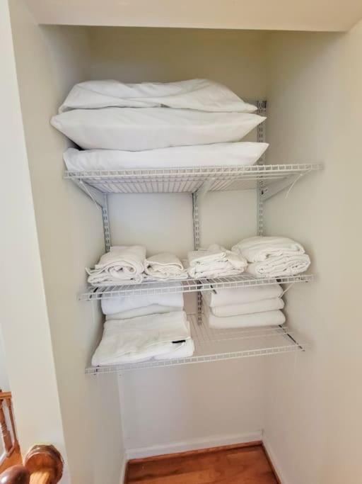 Nice 2 Bdr 2 Bath Near Airport With Fast Wifi And Parking Herndon Exterior foto